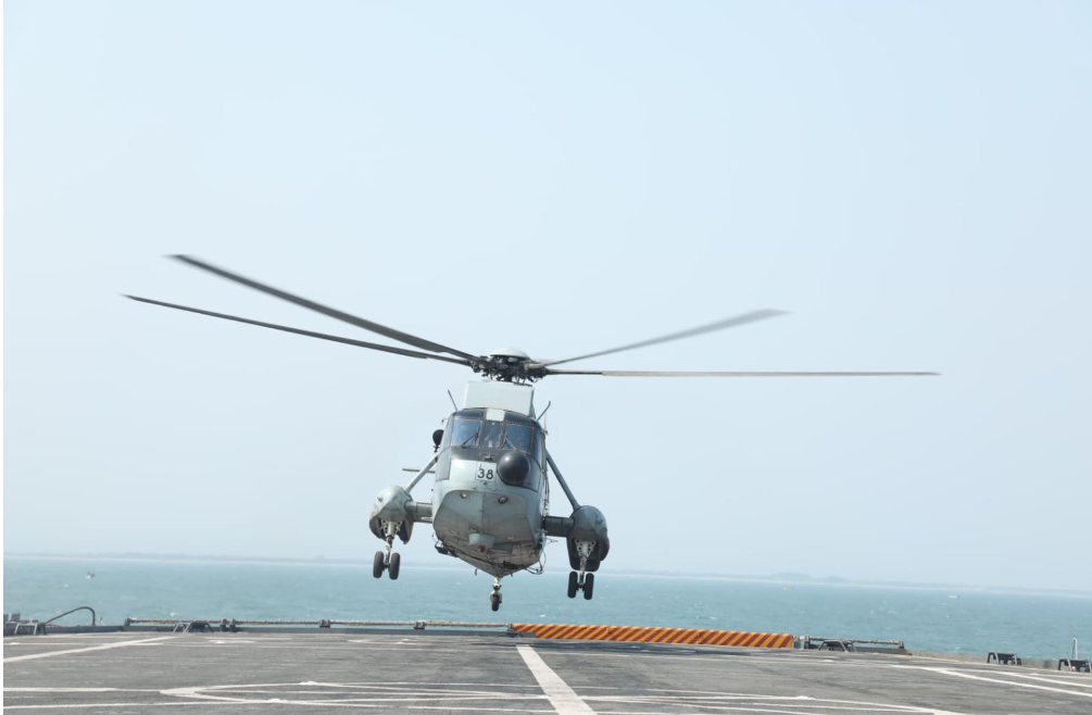 INDIAN NAVY BIDS FAREWELL TO UH – 3H HELICOPTER.
