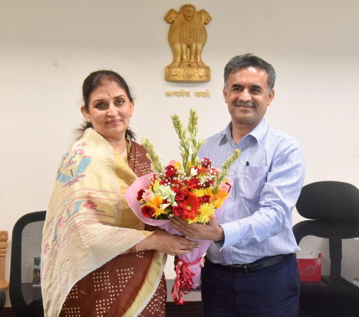 IAS officer Sujata Saunik becomes Maharashtra’s first female Chief Secretary.
