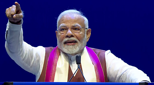 PM Modi has laid the foundation stone for development projects valued at ₹7,600 crore in Maharashtra.