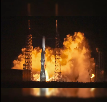 Jeff Bezos' Blue Origin Successfully Launches 'New Glenn Rocket' on First Test Flight.
