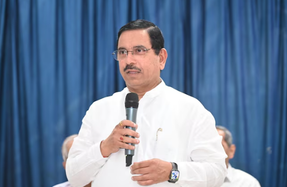 Union Minister Pralhad Joshi Inaugurates India's First AI-Driven Solar Manufacturing Line in Gujarat.