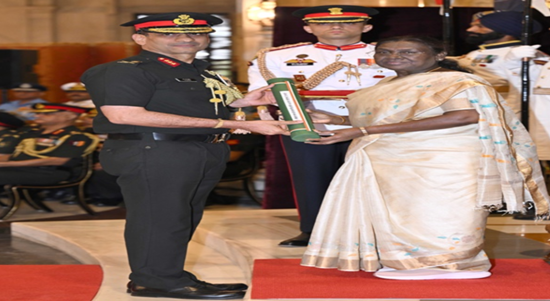 President Droupadi Murmu Conferred 92 Distinguished Service Awards to Indian Armed Forces Personnel.