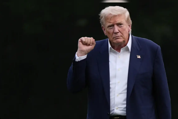 Donald Trump Announces 25% Tariff and Penalty on India Over Russia Ties, Effective August 1, 2025.