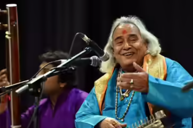 Renowned Classical Vocalist Pandit Chhannulal Mishra Passes Away at 89.
