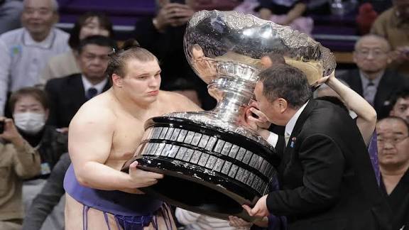 Ukrainian Sekiwake Aonishiki Arata Becomes First Ukrainian to Win the Honbasho (Sumo).