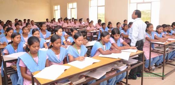 DoT inaugurates 100 new "5G Use Case Labs" in engineering colleges.