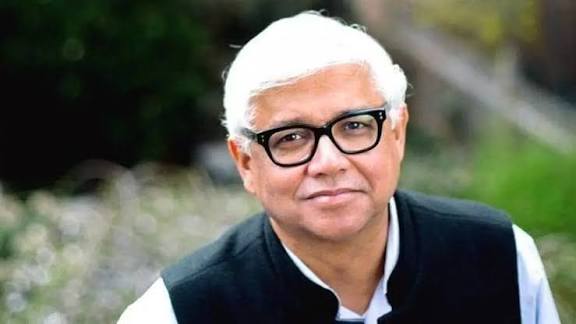 Writer Amitav Ghosh Conferred with "Global Literary Excellence Award 2025".